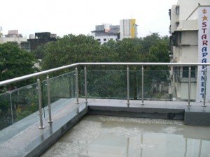 round+Glass+Studs+Film (5)